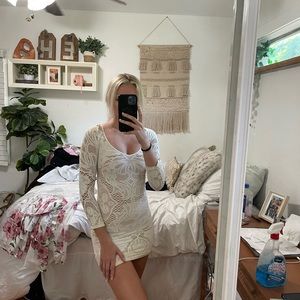 White skin tight long sleeve dress